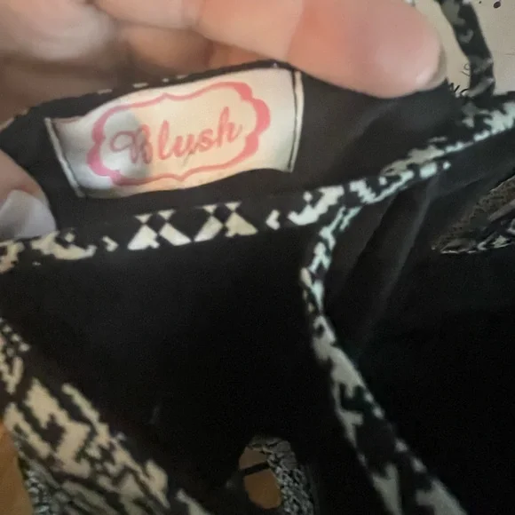 Patterned Tank Top - Picture 3 of 3